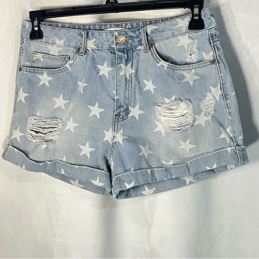 Forever‎ 21 Patriotic Distressed Shorts Light Wash Color
Size 29